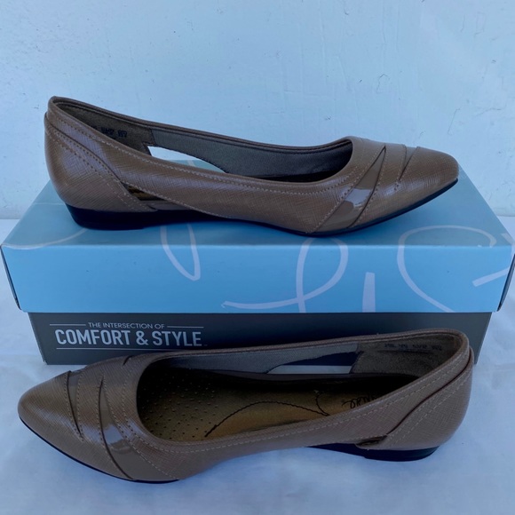 LIFE STRIDE Pointed Flats - 6.5 WIDE - Picture 2 of 8